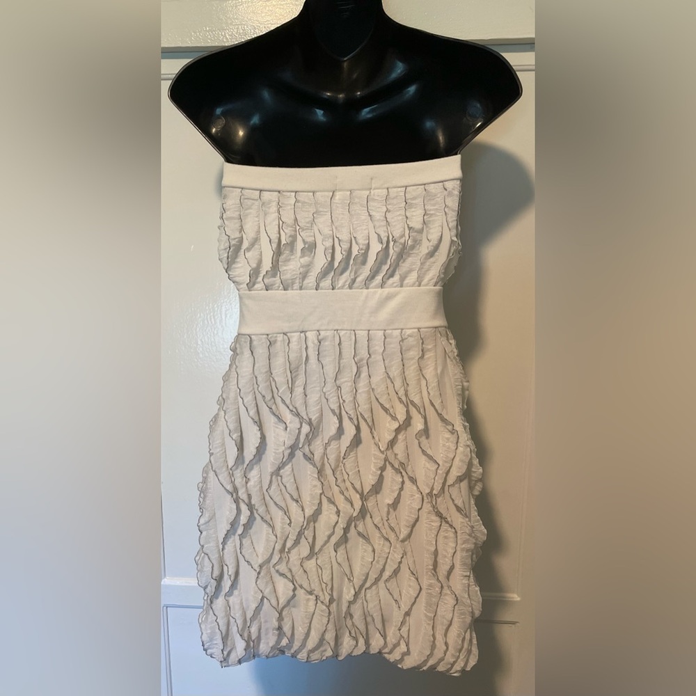 SOHO Ruffled Strapless Mini Dress! 🕯️ - Picture 2 of 7